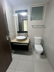 1 Canberra (D27), Condominium #580799031